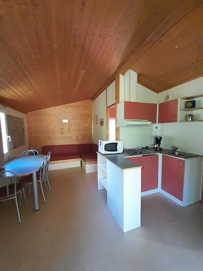 Gites Du Quie Les Cabannes  Exterior photo